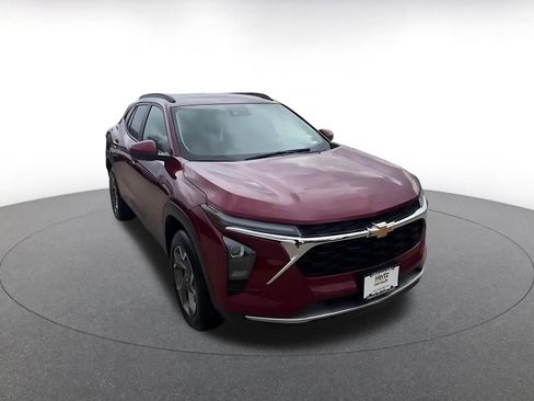 Used 2025 Chevrolet Trax LT image 3