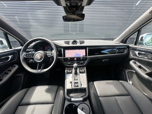 Used 2026 Porsche Macan AWD/4WD image 6
