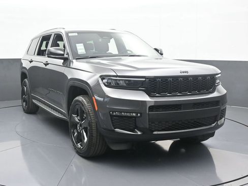 Used 2025 Jeep Grand Cherokee L Limited w/ Black Appearance Package image 9