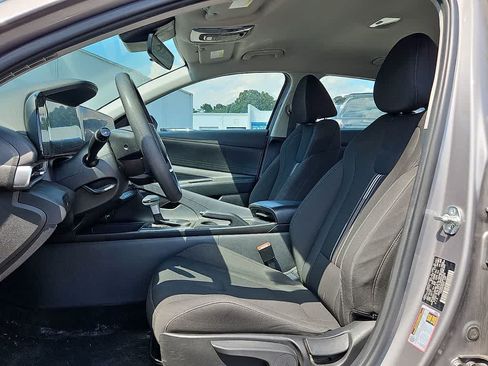 Used 2024 Hyundai Elantra SEL FWD image 13