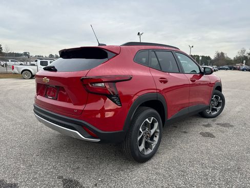 New 2026 Chevrolet Trax LT image 7