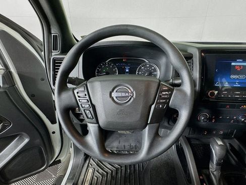 Used 2023 Nissan Frontier SV w/ Midnight Edition Package image 11