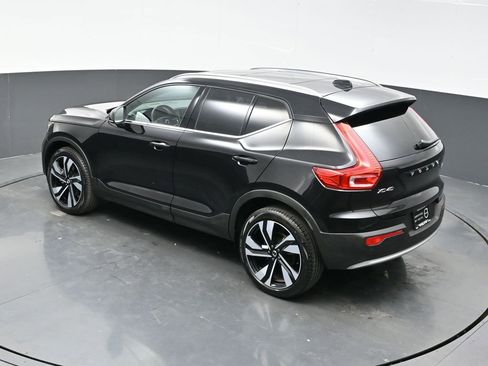 Used 2025 Volvo XC40 B5 Plus image 33