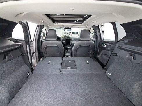 Certified 2025 Volvo XC40 B5 Core AWD/4WD image 27