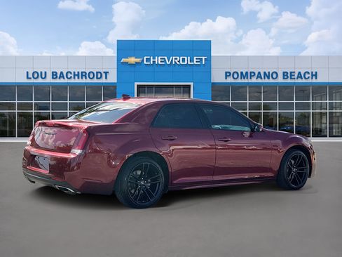 Used 2021 Chrysler 300 Touring L RWD image 3