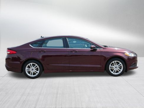 Used 2018 Ford Fusion SE w/ Fusion SE Technology Package FWD image 8