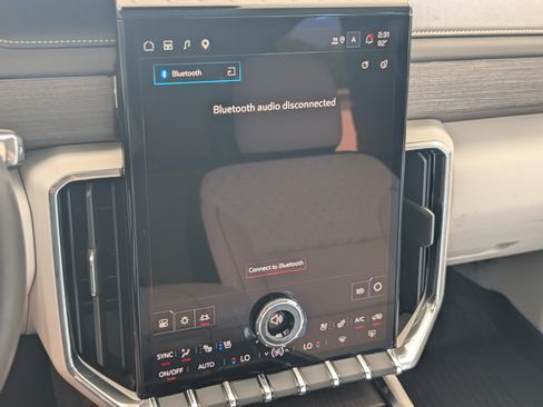 Used 2025 GMC Acadia Denali w/ Super Cruise Package FWD image 29