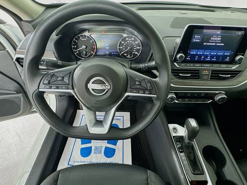 Used 2025 Nissan Altima 2.5 SV FWD image 12