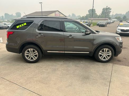 Used 2018 Ford Explorer XLT w/ Equipment Group 201A AWD/4WD image 6