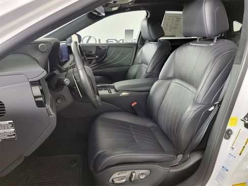 Used 2022 Lexus LS 500 AWD w/ Luxury Package image 18