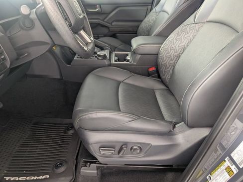 Used 2024 Toyota Tacoma Limited w/ Limited Package (LT) AWD/4WD image 12