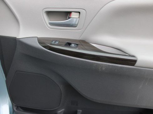 Used 2015 Toyota Sienna XLE Premium image 13