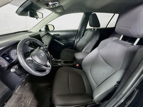 Certified 2023 Toyota Corolla Cross LE AWD/4WD image 11