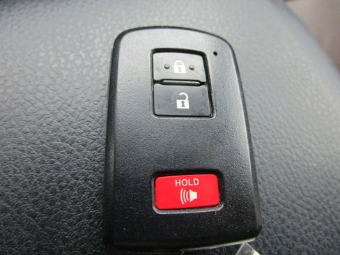 Used 2017 Toyota Tacoma Limited image 46