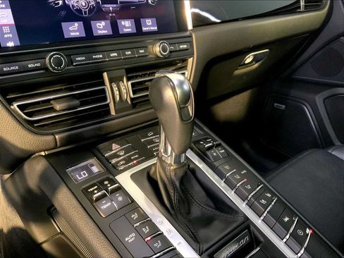 Certified 2021 Porsche Macan S AWD/4WD image 17