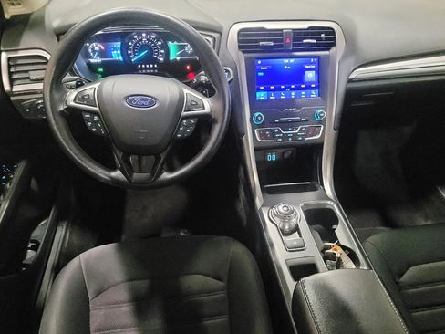 Used 2020 Ford Fusion SE image 22