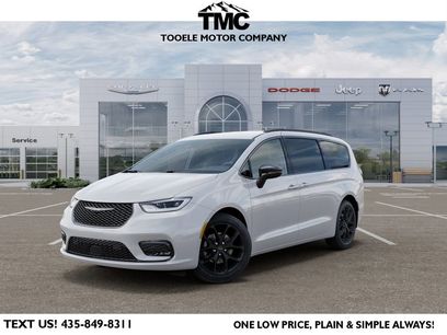 New 2026 Chrysler Pacifica Select