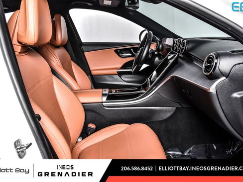 Used 2025 Mercedes-Benz C 300 4MATIC Sedan image 25
