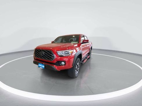 Certified 2021 Toyota Tacoma TRD Off-Road w/ Technology Package AWD/4WD image 4