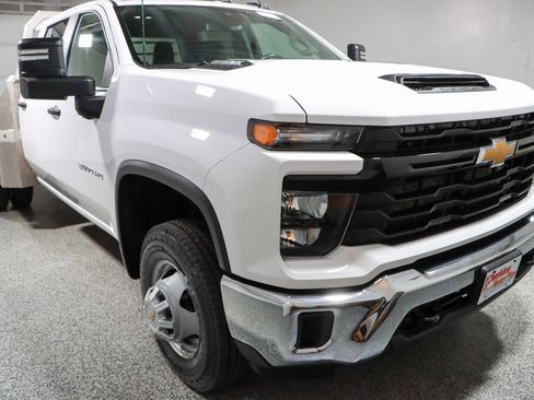Used 2025 Chevrolet Silverado 3500 W/T w/ WT Convenience Package AWD/4WD image 5