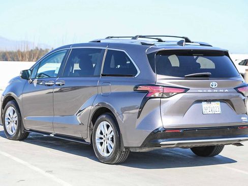 Certified 2024 Toyota Sienna Limited image 7