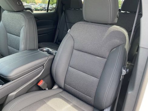 New 2025 Chevrolet Traverse LT image 12