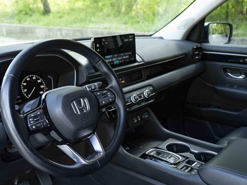 Used 2023 Honda Pilot Touring image 16