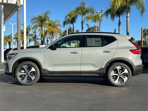 New 2026 Volvo XC40 B4 Plus image 2