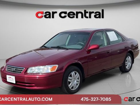 Used 2001 Toyota Camry LE w/ Value Pkg 3 FWD image 1