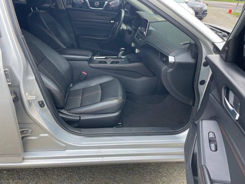 Used 2021 Nissan Altima 2.5 SR FWD image 12