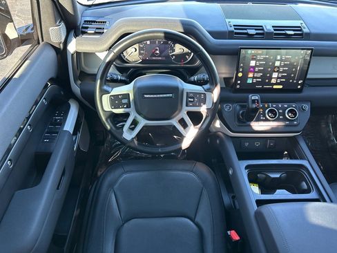 Used 2023 Land Rover Defender 130 X-Dynamic SE image 5