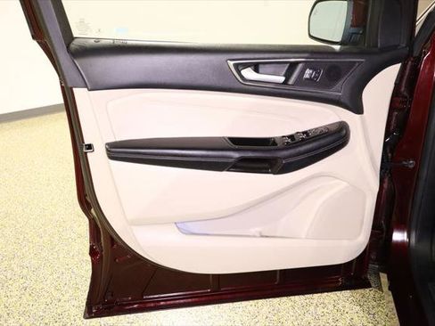 Used 2017 Ford Edge Titanium w/ Technology Package FWD image 33