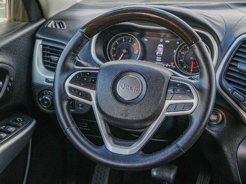 Used 2018 Jeep Cherokee Overland image 25