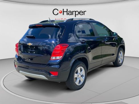 Used 2022 Chevrolet Trax LT w/ LT Convenience Package AWD/4WD image 3