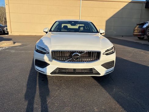 Used 2020 Volvo S60 T5 Momentum image 2