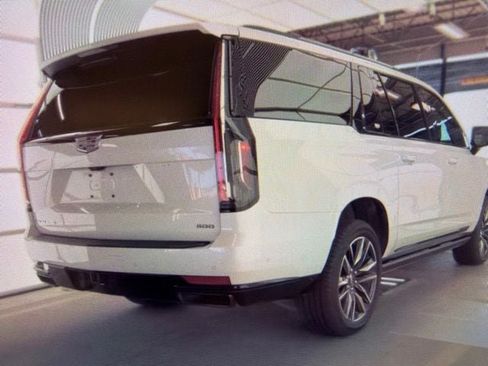 Used 2021 Cadillac Escalade ESV Sport w/ Driver Assist Tech Package AWD/4WD image 3