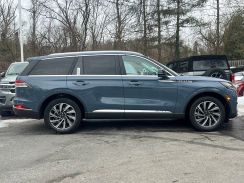 New 2026 Lincoln Aviator Premiere Sport Utility image 2