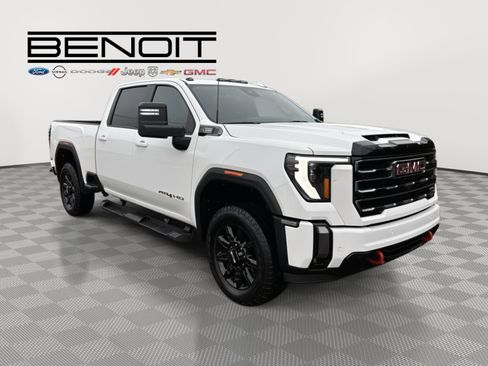 Used 2024 GMC Sierra 2500 AT4 w/ AT4 Preferred Package image 3
