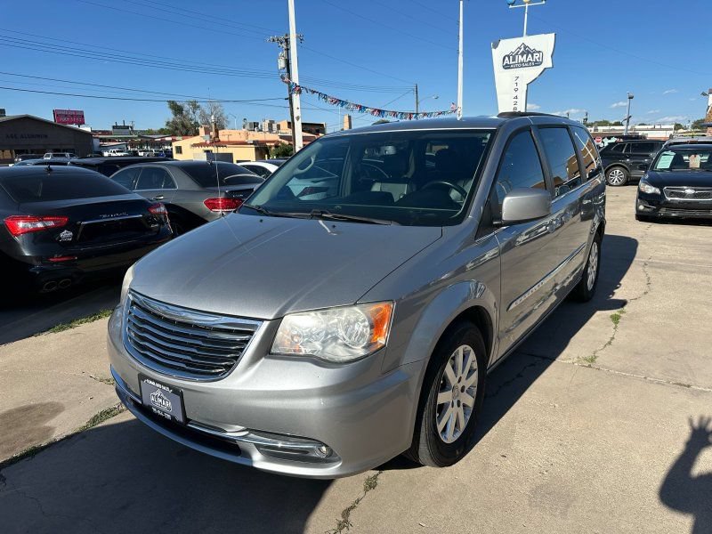 Used 2014 Chrysler Town & Country Touring FWD image 3