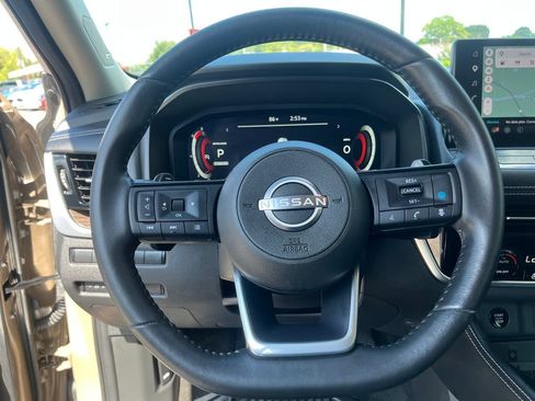 Used 2024 Nissan Rogue Platinum FWD image 23