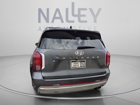 Used 2024 Hyundai Palisade Calligraphy FWD image 3