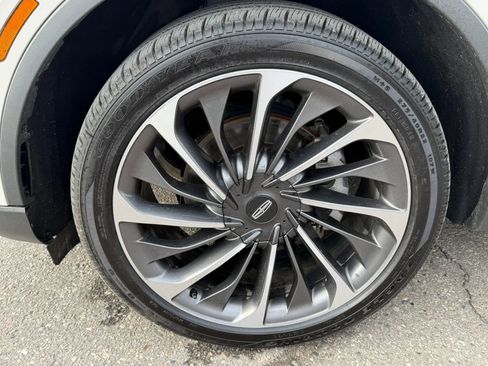 Used 2020 Lincoln Aviator Reserve w/ Equipment Group 202A image 9