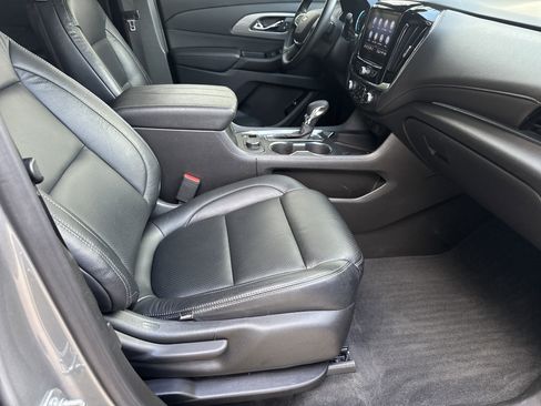 Used 2023 Chevrolet Traverse LT FWD image 13