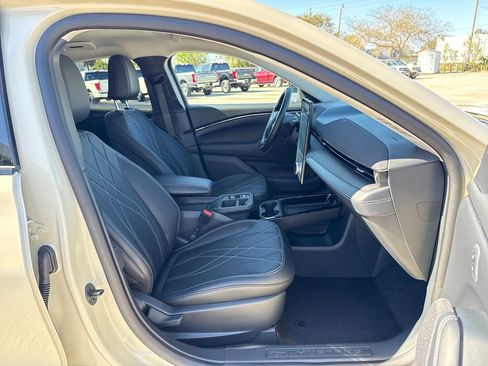 Used 2025 Ford Mustang Mach-E Select image 27
