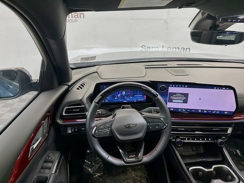 Used 2024 Chevrolet Traverse RS image 25