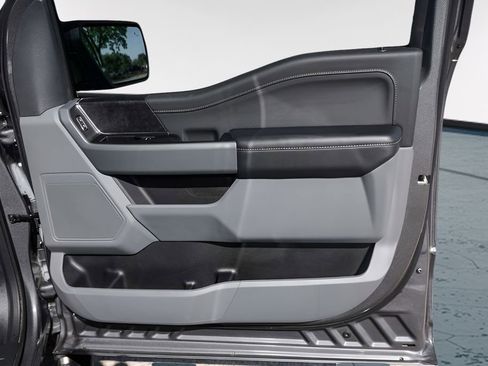 Used 2022 Ford F150 XLT w/ Equipment Group 302A High image 33