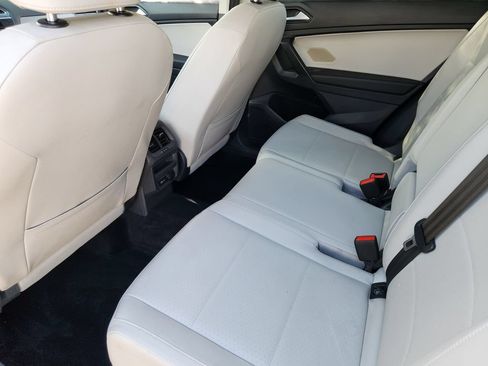 Used 2021 Volkswagen Tiguan SE w/ Panoramic Sunroof Package AWD/4WD image 21