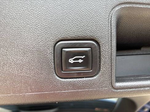 Used 2022 GMC Terrain SLE w/ Driver Convenience Package FWD image 45