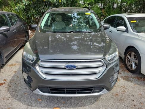Used 2018 Ford Escape SE w/ SE Sync 3 Package image 2