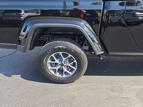 New 2025 Jeep Gladiator Sport image 12